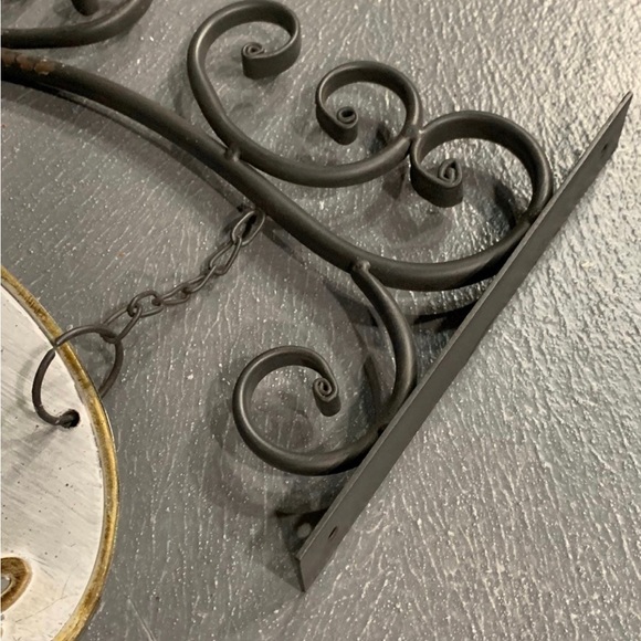 Hanging metal welcome sign - Picture 3 of 8